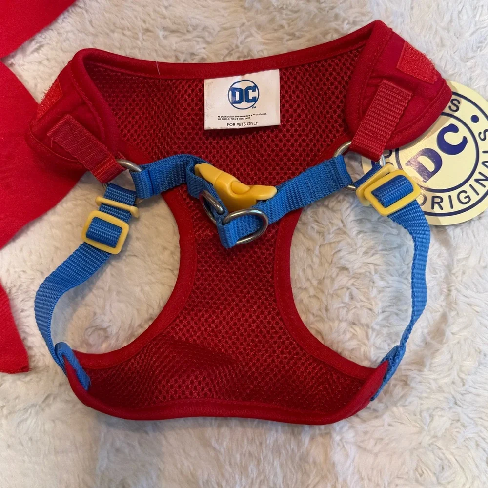NWT D C COMICS WonderWoman size small red harness & removable cape